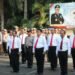 Polres Gresik || Upacara Bendera, Kapolres Gresik Berikan Penghargaan Pada Anggota Berprestasi.